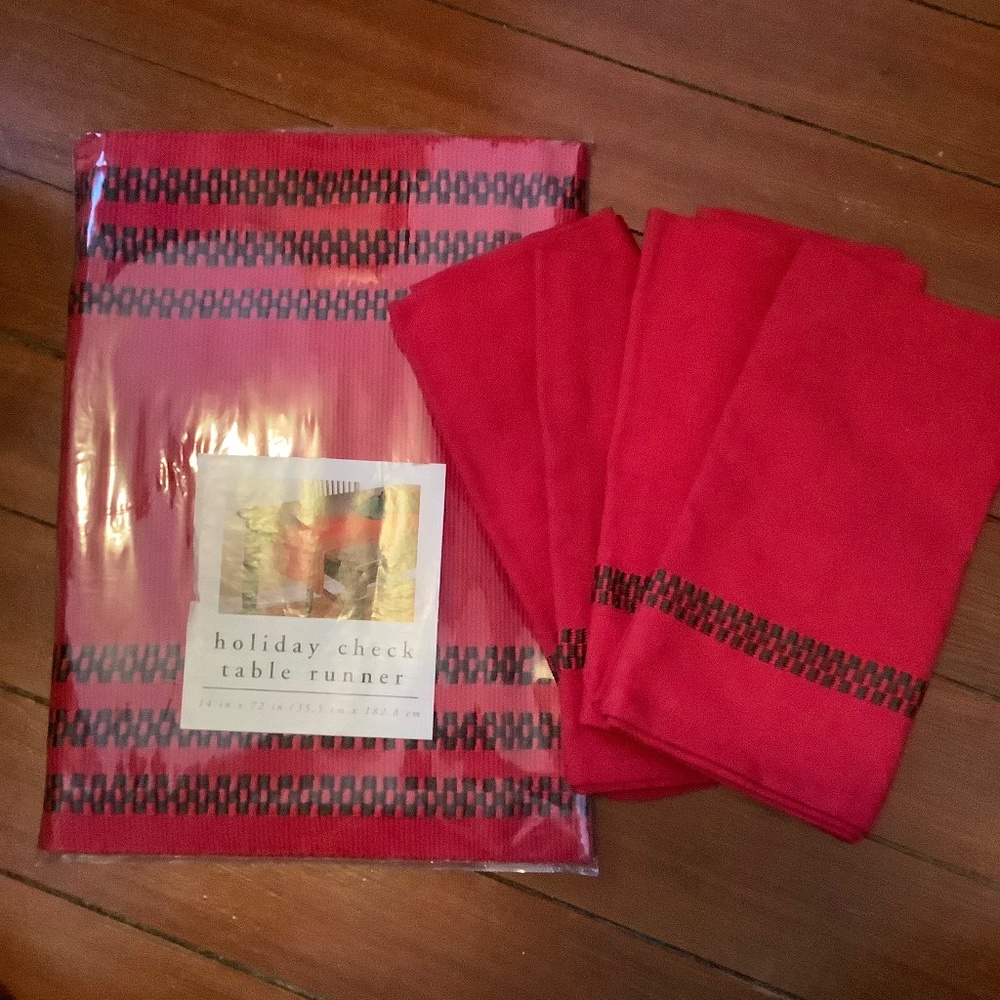 Pier One "Holiday Check" Table Runner and Napkin Set